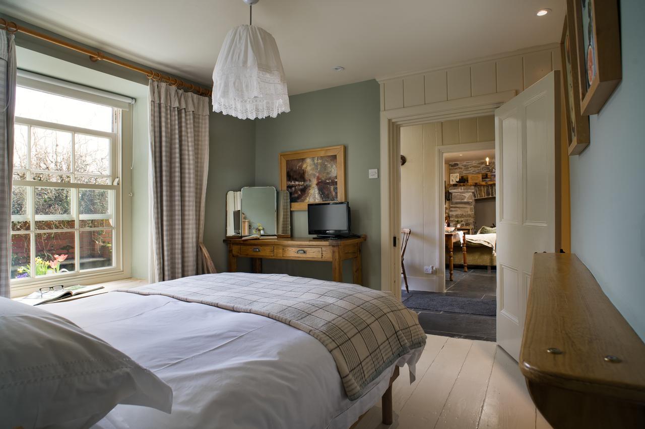 Nantgwynfaen Organic Farm Wales Farm stay *